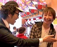#22木村魚拓の窓際の向こうに/助六